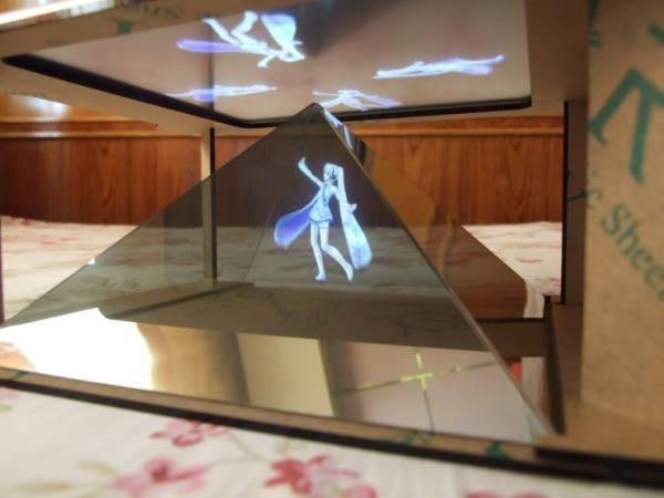 DIY-3D-Holographic-Projection-Pyramid-for-3-5-to-5-5-inches-of-mobile-phone-Hatsune