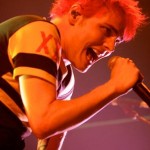 Dünyayı yok etmek için birbirinden güçlü silahlar yaptık. Ama milyarlarca insanı bir çırpıda öldürecek en çekici ölüm makinesi" dedi pelerinli orkestra şefi "Verdammten Orkestrası, La Viole Blanche ile Tanışın! ya da tercih size kalmış Şemsiye Akademisi : Kıyamet Senfonisi | The Umbrella Academy : Apocalypse Suite