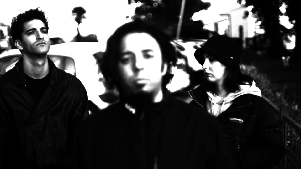 Size Existeins grubunu sunmanın sevincini yaşıyorum. İşte yeni bir soluk. Bizde müzik grubu ve albüm tanıtımlarında önce bir dinlenir. Haydi kulak verelim. Ex,ste,ns,Rock,Müzik Existeins Müzik Grubu - Mother Part I