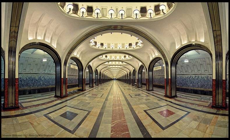 EDIT: Makale Yazım tarihi: 11 Mayıs 2016. Düzeltmeler ve eklerle tekrar yayımlanma tarihi 11 Ağustos 2022 Metro 2033 - Rus Metrosunda İnsanlığın Geleceği - Metro 2034 - Metro 2035