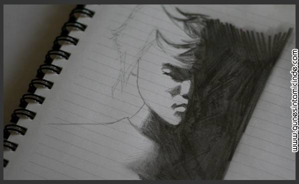 Günümüzde obez bir kiloyla dolaşmaktan daha utanç verici bir şey varsa, mutsuz bir suratla gezmek oluverdi birdenbire! Mutluluk rüzgarına kapılmış geniş gülümsemeler, her şeyin yolunda ve programında gittiğini gösteren o güven verici bakışlar ve pozitif olmanın, harika elektrik yaymanın mecburen geldiği günler. Mutsuz Olmak Yasaktır! Mutluluğa Giriş - 101