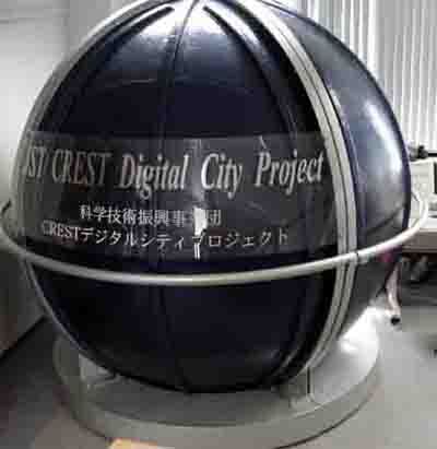 Süper bir şey. Bir kürenin içine gir, her yönden filmi izle. Çok hoş. Videosunu mutlaka indirmelisiniz :) Omnidirectional Display (Personal Omnidirectional Visualizer : POV ) http://www.ed.ams.eng.osaka-u.ac.jp/development/OmniCamDisp/OmniDisp/OmniDisp_eng.htm http://www.ed.ams.eng.osaka-u.ac.jp/development/OmniCamDisp/OmniDisp/img/ABCTVProgram.mpg ( VIDEO su) 360 Derece Televizyon / Personal Omnidirectional Visualizer : POV