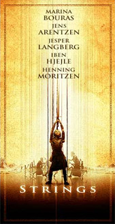 Sinemanın öncüleri olan tiyatro sanatlarının belki de en zoru olan kukla tiyatrosunun bir şaheseri. Hamletvari bir konu çevresinde gelişen canlı kuklalar. Uzun uzun oturup bir makale yazdım. Fotoğraflarla süsledim. Çeviriler yaptım. Buyurun efendim Mihrace.Net'te okumanız için hazır :) STRINGS / İPLER http://www.mihrace.net/strings Filmi online satın almak için: http://www.ideefixe.com/video/tanim.asp?sid=YX4KYJU5G8ZFRNQLPGQN&referer=80239 STRINGS | İPLER